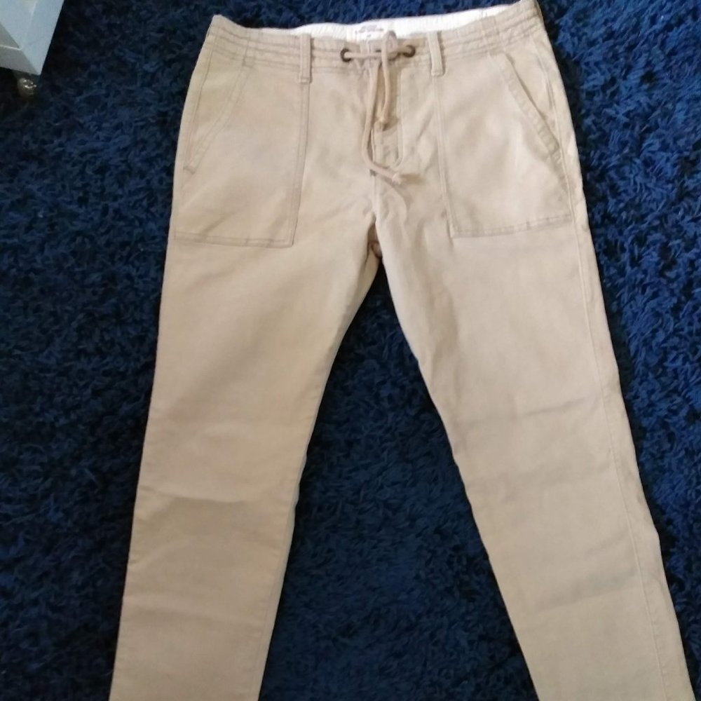 HOLLISTER CLASSIC TAPER CHINOS  34 X 32  NWOT